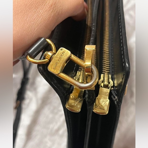 AUTHENTIC LOUIS VUITTON Enghien 2way Black Epi Leather Shoulder/Crossbody bag - Picture 4 of 8